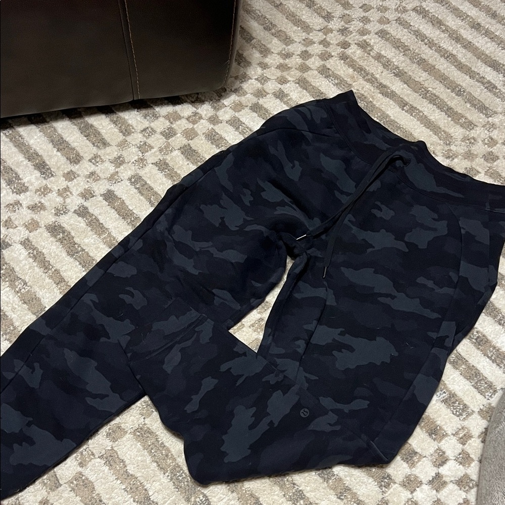 Women's lululemon scuba sweatpants